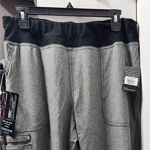 Brand new Elle brand scrub pants size medium tall. Smoke free home. Never worn